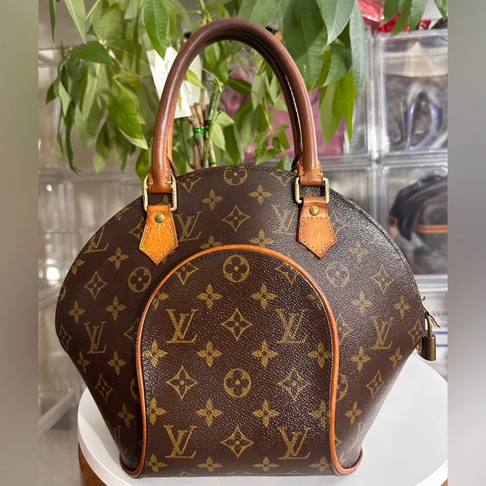 Louis Vuitton
LV Monogram Ellipse PM petit Vintage - Picture 2 of 9